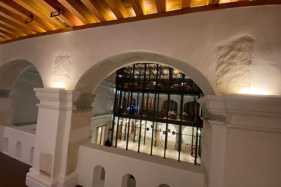 Arquitectura restaurada y vitrales del Centro Cultural San Pablo Oaxaca