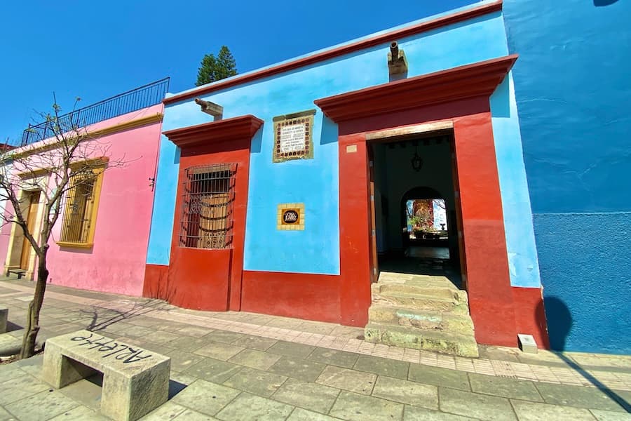 Patio interior de la histórica Casa de Juárez en el centro de Oaxaca