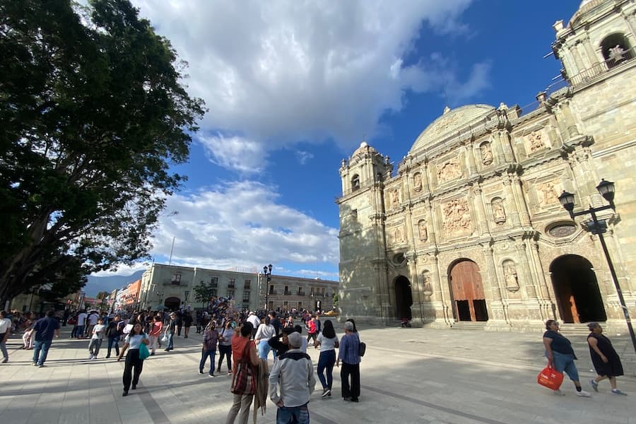 Catedral Metropolitana de Oaxaca frente al Zócalo