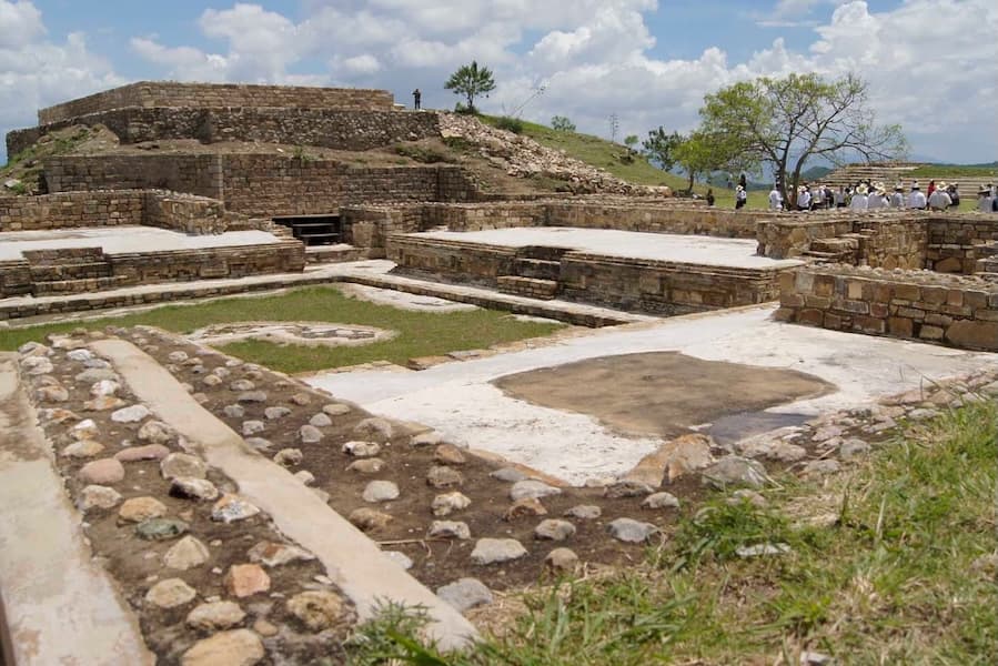 Zona Arqueológica de Atzompa y sus hornos cerámicos